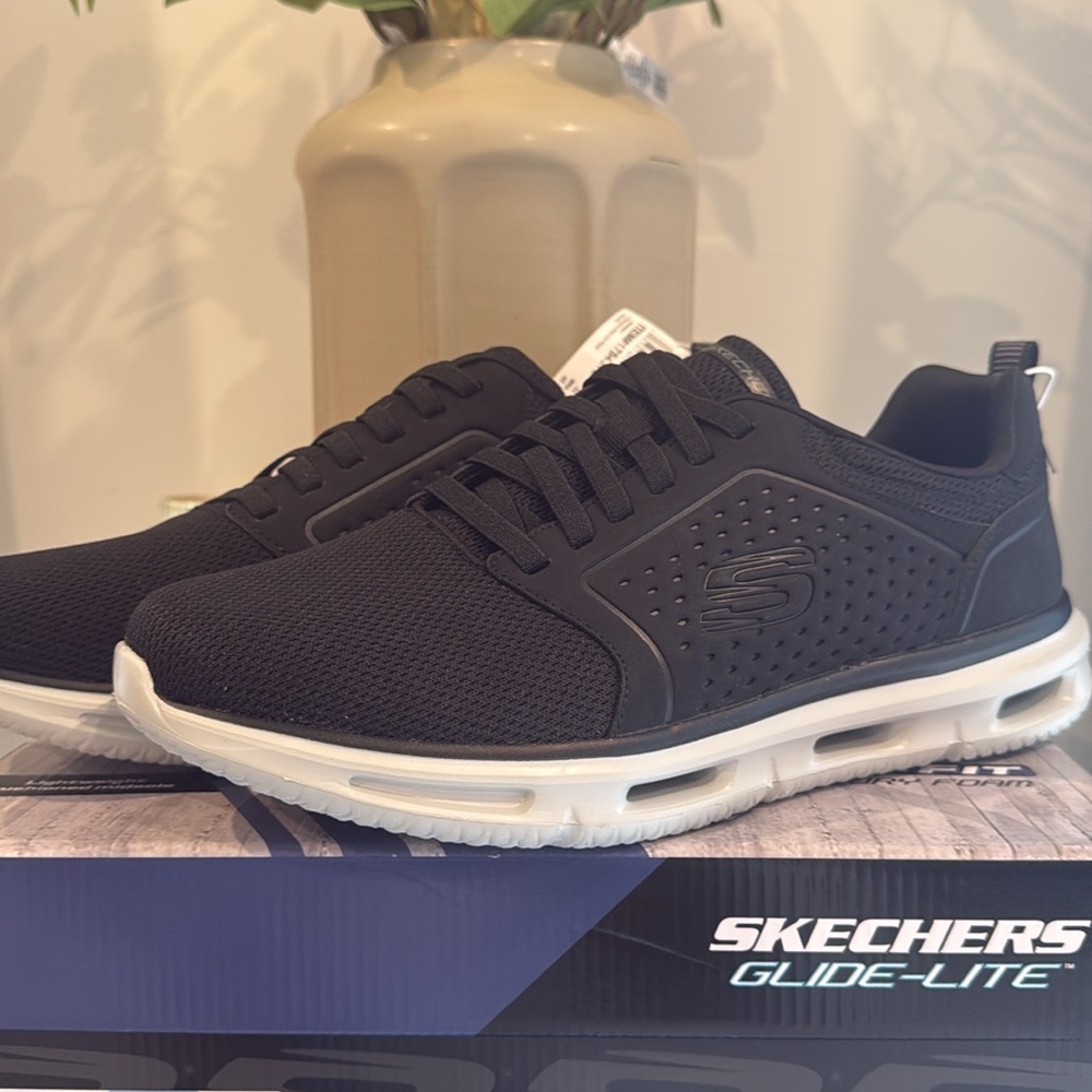 Skechers’s GLIDE-RITE all day comfort sneakers - Picture 2 of 7
